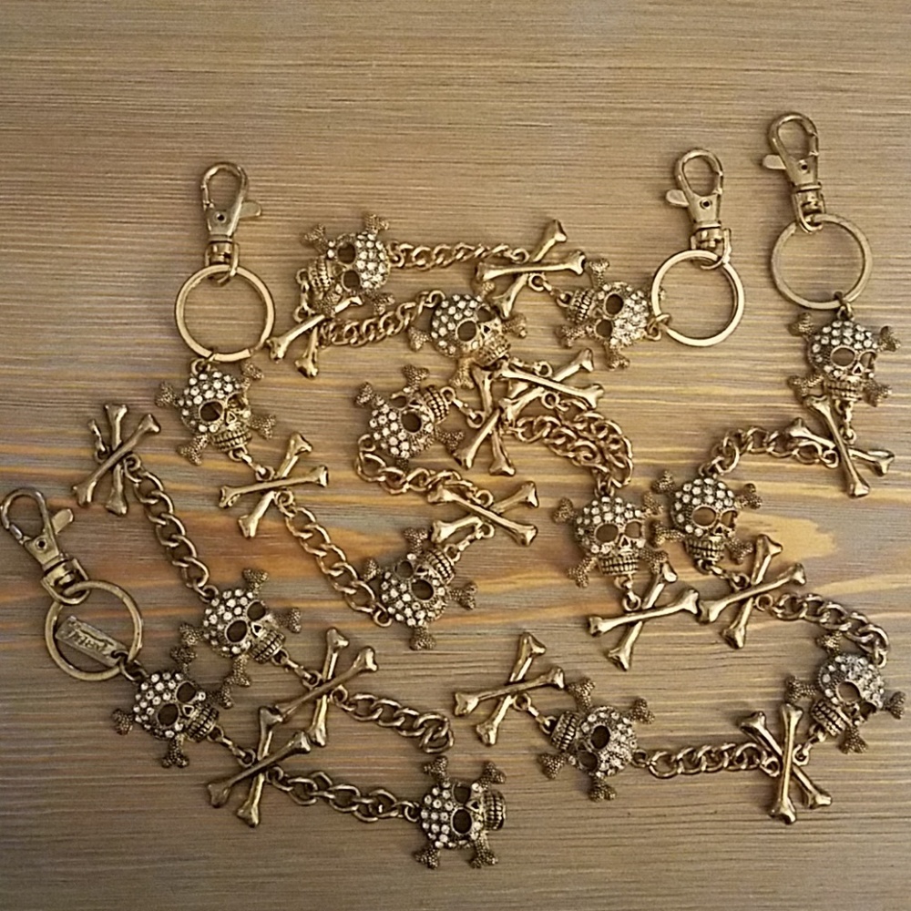 Skull and cross bone chain